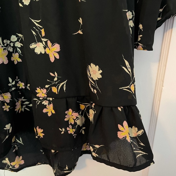 Floral ruffle Altar’d State Blouse - Picture 5 of 7